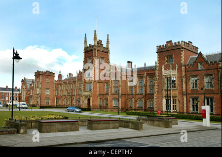 Exterior view of the Queens University of Belfast and its grounds. Stock Photo