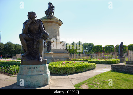 A life-size statue of Hamlet holding a skull, part of The Gower Memorial in Bancroft gardens. The memorial features a statue of Stock Photo