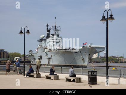 HMS Illustrious R06, an Invincible class light aircraft carrier of the Royal Navy, moored in the river Thames near Greenwich. Stock Photo