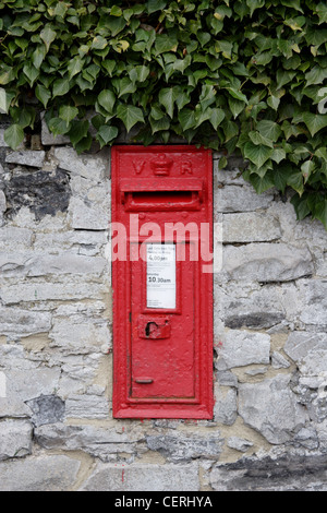 Wall mounted red post box, England, UK Stock Photo