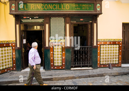 El Rinconcillo tapas wine bar cafe a man walking on street outside looking in Stock Photo