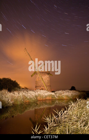 Star trails over the derelict Brograve drainage mill, a grade ll listed building on Brograve level in the Norfolk Broads Nationa Stock Photo