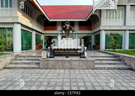 Entrance to Golden Teak Museum at Wat Thewarat Kunchorn Worawiharn, Bangkok, Thailand