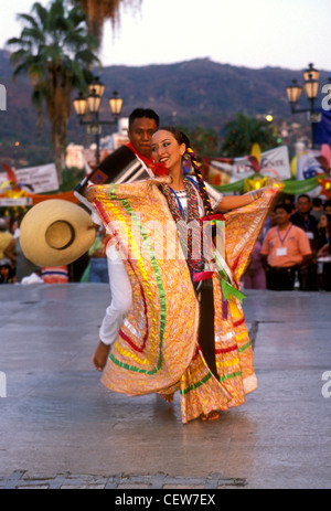 Mexican man and woman, couple dancer, dancers, dancing, costumed dancers, city of Acapulco, Acapulco, Guerrero State, Mexico Stock Photo