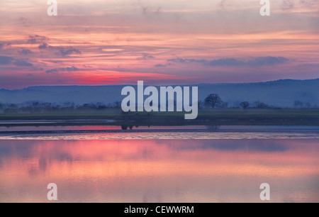 Sunset over the River Severn at Westbury-on-Severn. The southern half of the parish, enclosed by a loop of the Severn, lies clos Stock Photo