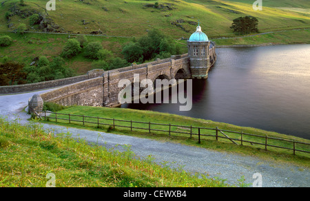 The Craig Goch dam and control tower in the Elan Valley. One of a series of dams built to create reservoirs in order to supply B Stock Photo