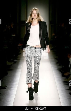 Balmain Paris Ready to Wear Autumn Winter Grey jacket, shiny patterned  sequin top, black leather trousers and black laced up Stock Photo - Alamy