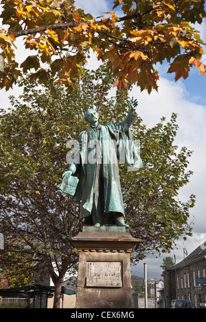 Statue of Thomas Edward Ellis (T. E. Ellis), a Liberal MP for Meirionnydd who delivered a famous speech calling for a Welsh Parl Stock Photo