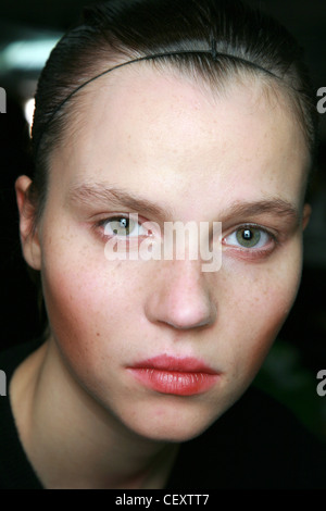 Peter Jensen Backstage London Ready to Wear Autumn Winter Head shot of freckled female thin headband, wearing red make up Stock Photo