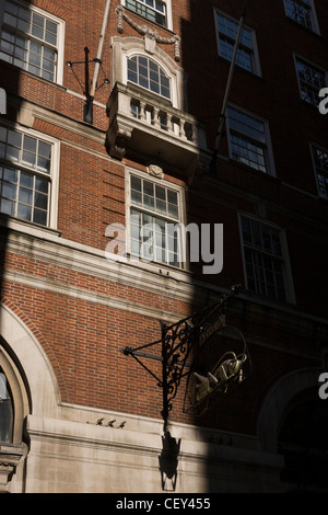 Exterior of 68 Lombard Street with the Grasshopper sign of Martins Bank. The sign of the grasshopper is one of the ancient shop signs of Lombard Street. It is associated with Sir Thomas Gresham (d. 1579), Elizabeth I’s financial agent, who played an important part in the development of English banki Stock Photo