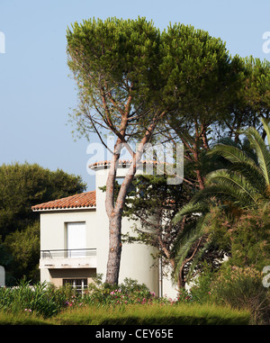 Typical Provence style sea-side villa in the Mediterranean sea region of South France Stock Photo