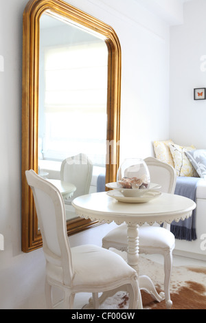 White French style chairs and painted oval table in white ... White French style chairs and painted oval table in white ...