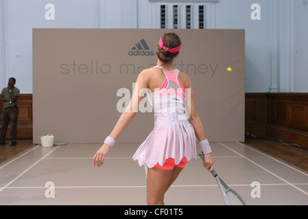 Stella McCartney Adidas London Ready to Wear Spring Summer Back view of female playing solo tennis Stock Photo