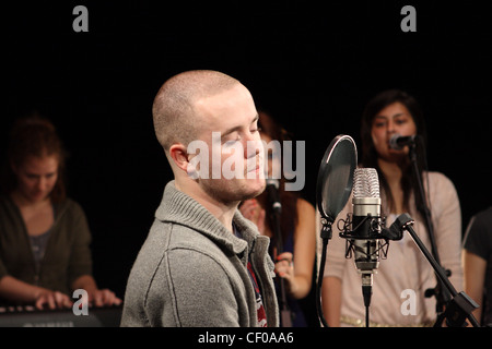 Singer, songwriter Maverick Sabre performs 'I need' for students at the Norton College, Sheffield. Stock Photo