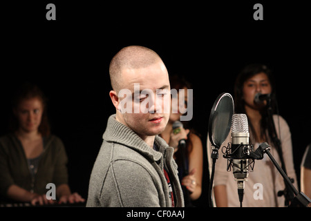 Singer, songwriter Maverick Sabre performs 'I need' for students at the Norton College, Sheffield. Stock Photo