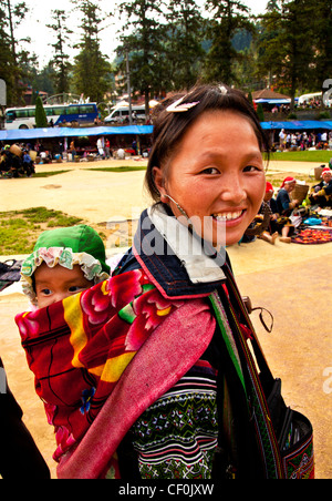 An Hmong hill tribe mother and baby in a tourist market Sapa, Vietnam Stock Photo