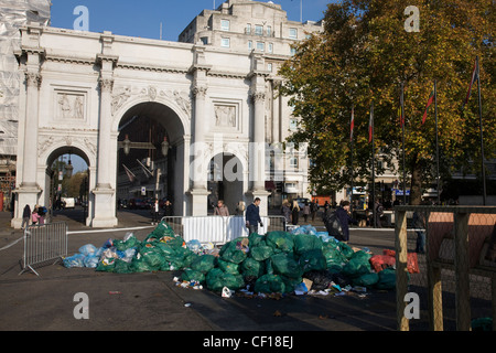 Bin bags full of rubbish piled up in front of Marble Arch, ready to be shaped into a sculpture in the shape of the arch Stock Photo