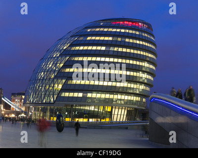 London City Hall illuminated with lights on in the early evening twilight viewed from the Queen’s Silver Jubilee Walkway Stock Photo