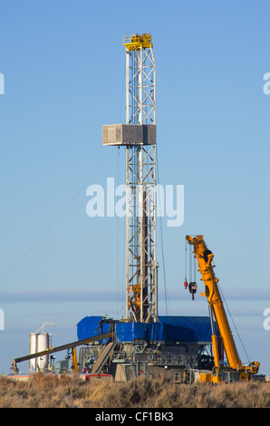 Fracking rig for natural gas in the Fayetteville Shale exploration ...