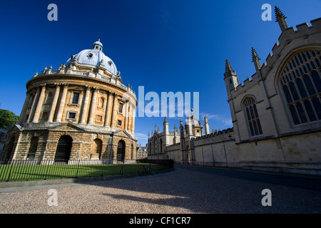 Radcliffe Square in Oxford on a Summer morning. Stock Photo