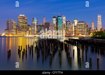 United States of America, New York, Dusk view of the skyscrapers of Manhattan from the Brooklyn Heights neighborhood.