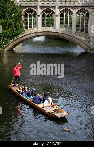 Punting on the Cam by the Bridge of Sighs, St John's College, Cambridge. Stock Photo