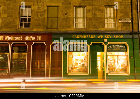 Whisky shop on Canongate, part of the Royal Mile in Edinburgh. Stock Photo