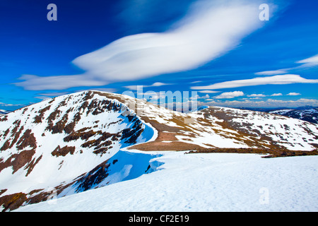 Looking towards the snow covered Cairn Toul, the fourth highest mountain in Scotland, with the southern peaks of the Cairngorms Stock Photo