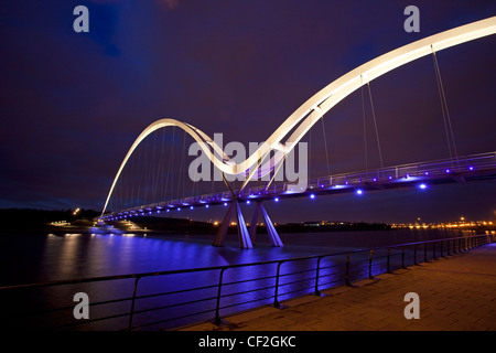 Infinty foot bridge beteen Stockton and Thornaby over the River Tees, Cleveland. Expedition Engineering and Spence Associates Stock Photo