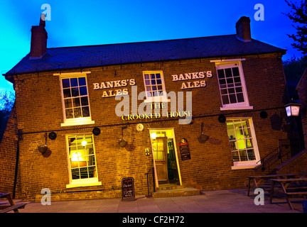 The Glynne Arms (more popularly known as the Crooked House or The Siden House) is a public house near Dudley that has suffered b Stock Photo