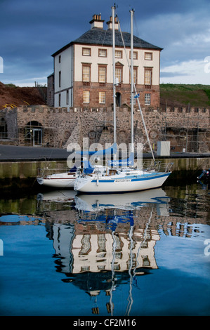 Gunsgreen House in Eyemouth, built by local smuggler and merchant John Nisbet in the 1750s. Stock Photo