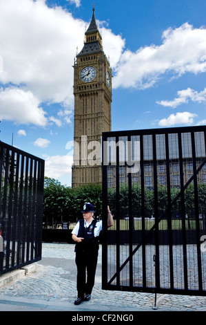 A Metropolitan police constable on duty at the entrance gates to the Houses of Parliament. Stock Photo