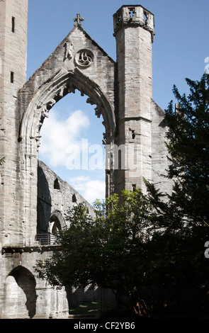 An arch, part of the remains of Dunkeld Cathedral. Although the 14th century choir, the oldest part of the church, is still used Stock Photo