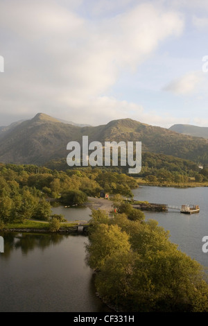 Lake Padarn (Llyn Padarn) looking towards Mount Snowdon, in the Snowdonia National Park. Stock Photo