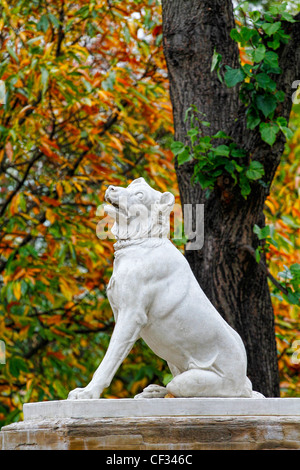 A replica statue of one of the Dogs of Alcibiades at the main entrance to Victoria Park in the East End of London. Stock Photo