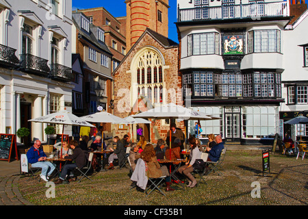 People sitting at tables, eating and drinking outside Mol's Coffee House in Cathedral Close. Stock Photo