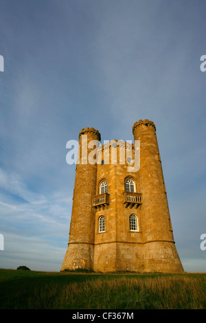 Broadway Tower standing prominently in the Cotswolds. Stock Photo