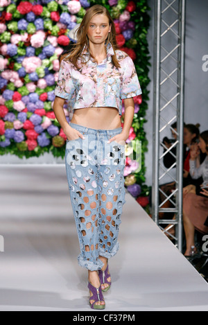 House of Holland London Ready to Wear Spring Summer Floral print ...