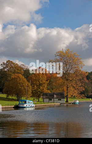 Boats moored on the River Bure at Coltishall in the Norfolk Broads in autumn. Stock Photo