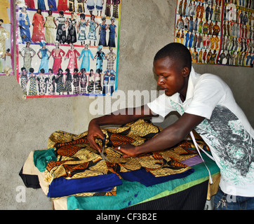 Tailor at work on a sewing machine in Bo, Sierra Leone Stock Photo