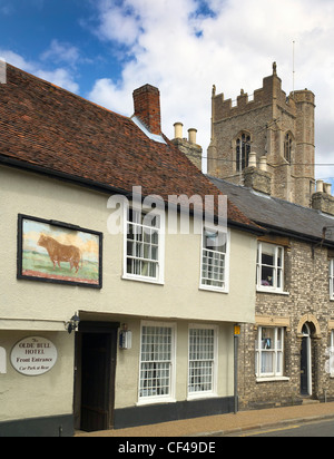 The Olde Bull Hotel in a 16th century Grade l listed old coaching inn overlooked by the church of St Peter in the centre of the Stock Photo