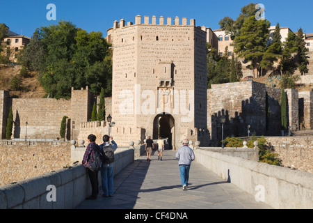 Toledo, Toledo Province, Castilla-La Mancha, Spain. The Alcantara bridge over the Tagus river.
