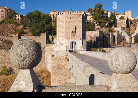 Toledo, Toledo Province, Castilla-La Mancha, Spain. The Alcantara bridge over the Tagus river.