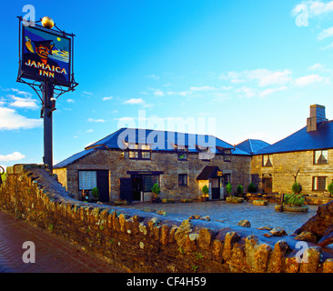 Jamaica Inn in Bolventor on Bodmin Moor. Jamaica Inn was made famous by Dame Daphne Du Maurier, who wrote the classic novel 'Jam Stock Photo