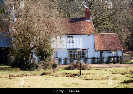 Poe Cottage near Amen Corner in the New Forest National Park with smoke coming out of the chimney in February Stock Photo