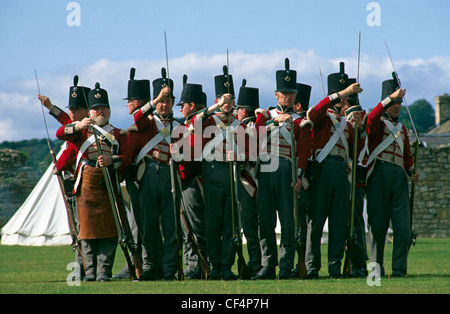 68th Durham Regiment of Light Infantry re-enact a battle of the Napoleonic Wars at Richmond Castle. Stock Photo