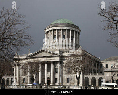 The Four Courts, the Republic of Ireland's main courts building, on the River Liffey in Dublin. The Four Courts was built betwee Stock Photo
