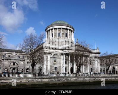 The Four Courts, the Republic of Ireland's main courts building, on the River Liffey in Dublin. The Four Courts was built betwee Stock Photo