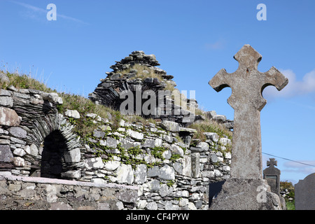 A ruined church in Kilcatherine Churchyard, named after Naomh Caitairin, an early Christian saint who founded a nunnery nearby o Stock Photo
