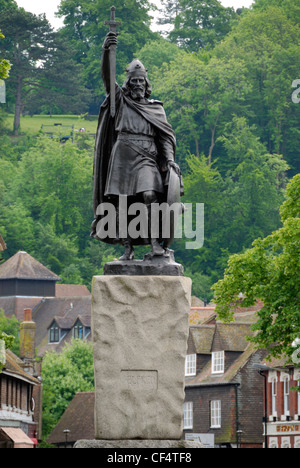 Statue of King Alfred the Great in the centre of Winchester with St Giles Hill in the background. The bronze statue by Hamo Thor Stock Photo